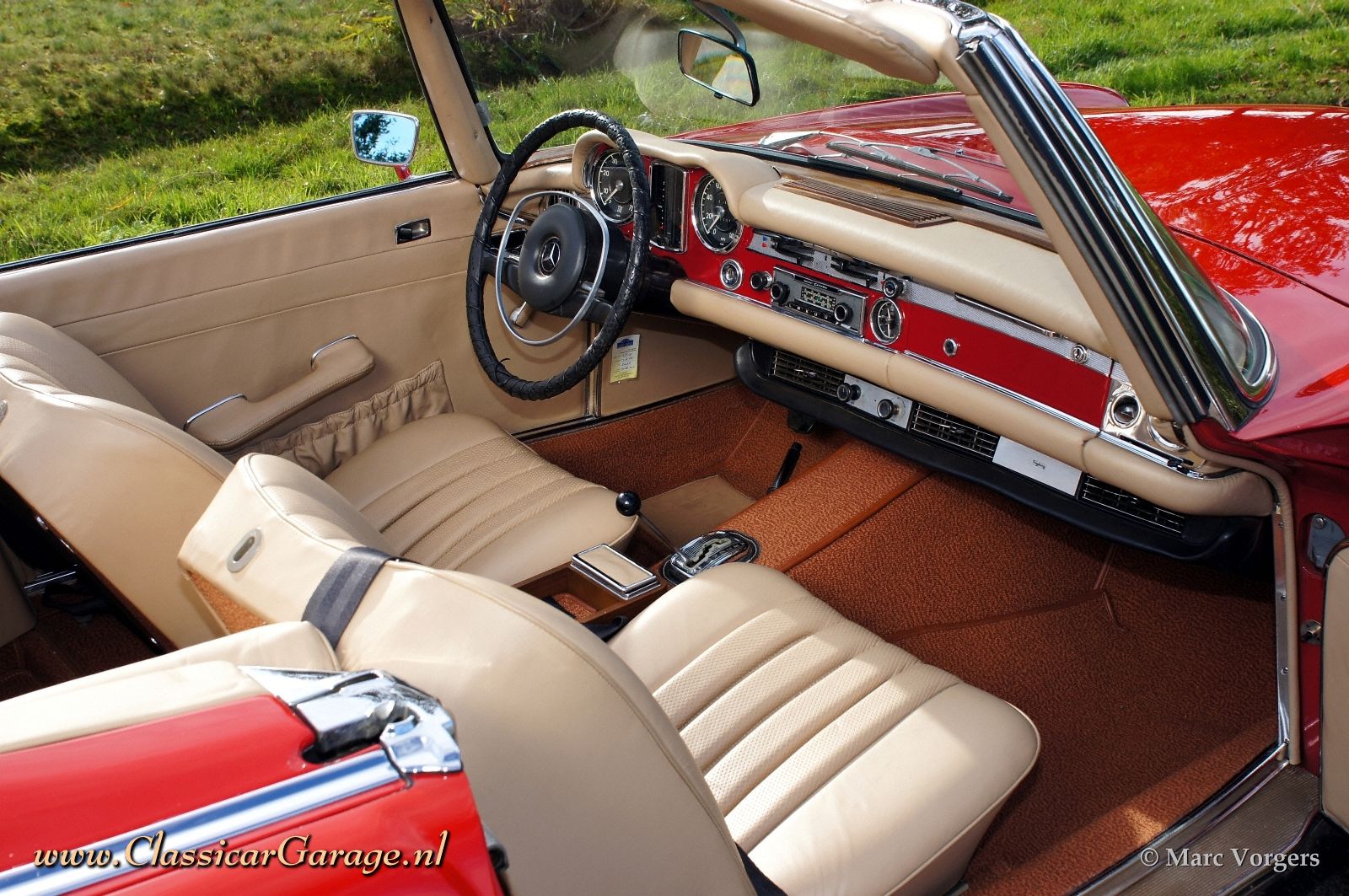 Мерседес Бенц 280 SL Pagoda Interior